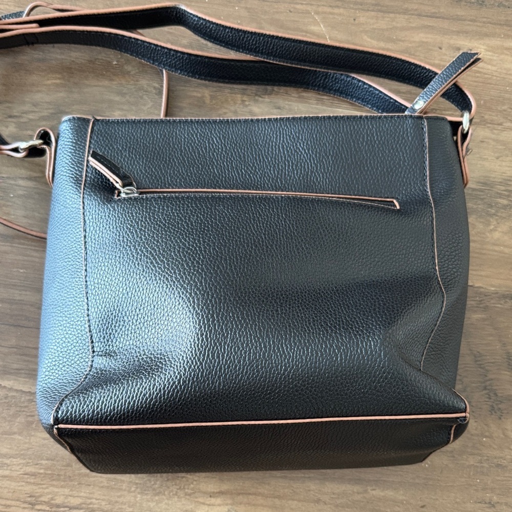 ROOTS NWOT Black and Tan Crossbody Bag - Picture 6 of 12